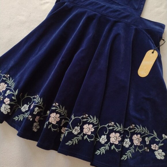 Her Universe Beauty of Exandria Jester Overall Dress 2XL NEW Critical Role - Picture 6 of 12